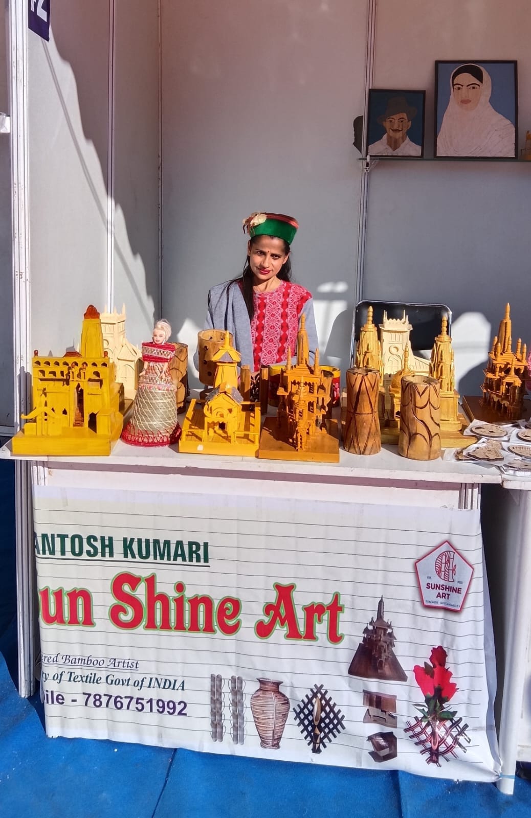 बांस से बनाया गया साईकिल के आकार का फूलदान। संवाद बांस से बनाया गया साईकिल के आकार का फूलदान। संवाद