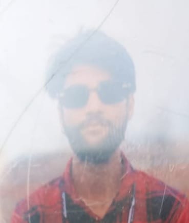 बड़गांव-नन्हेड़ा मार्ग पर शव को सड़क पर रखकर जाम लगाते ग्रामीण। संवाद बड़गांव-नन्हेड़ा मार्ग पर शव को सड़क पर रखकर जाम लगाते ग्रामीण। संवाद