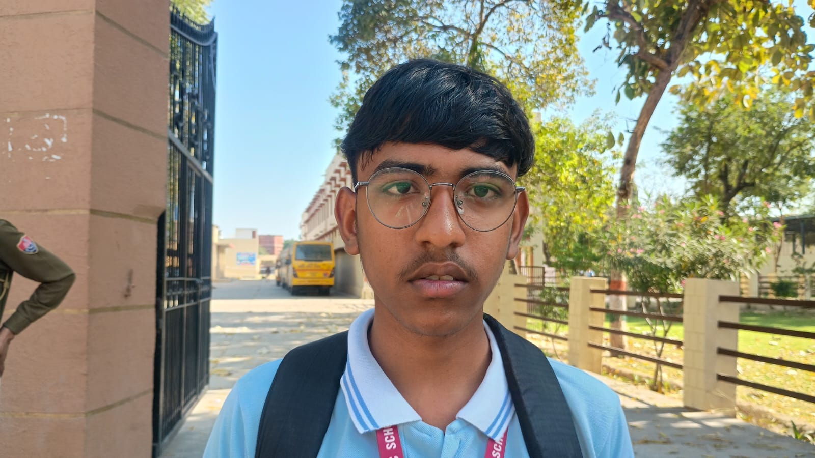 छात्र कार्तिक। छात्र कार्तिक।