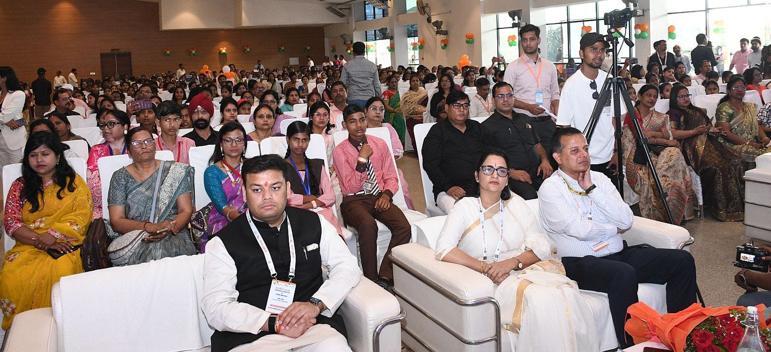 गोमतीनगर स्थित होटल में रविवार को बेसिक शिक्षा विभाग की ओर से प्रगति: आत्मसम्मान से समानता तक ब