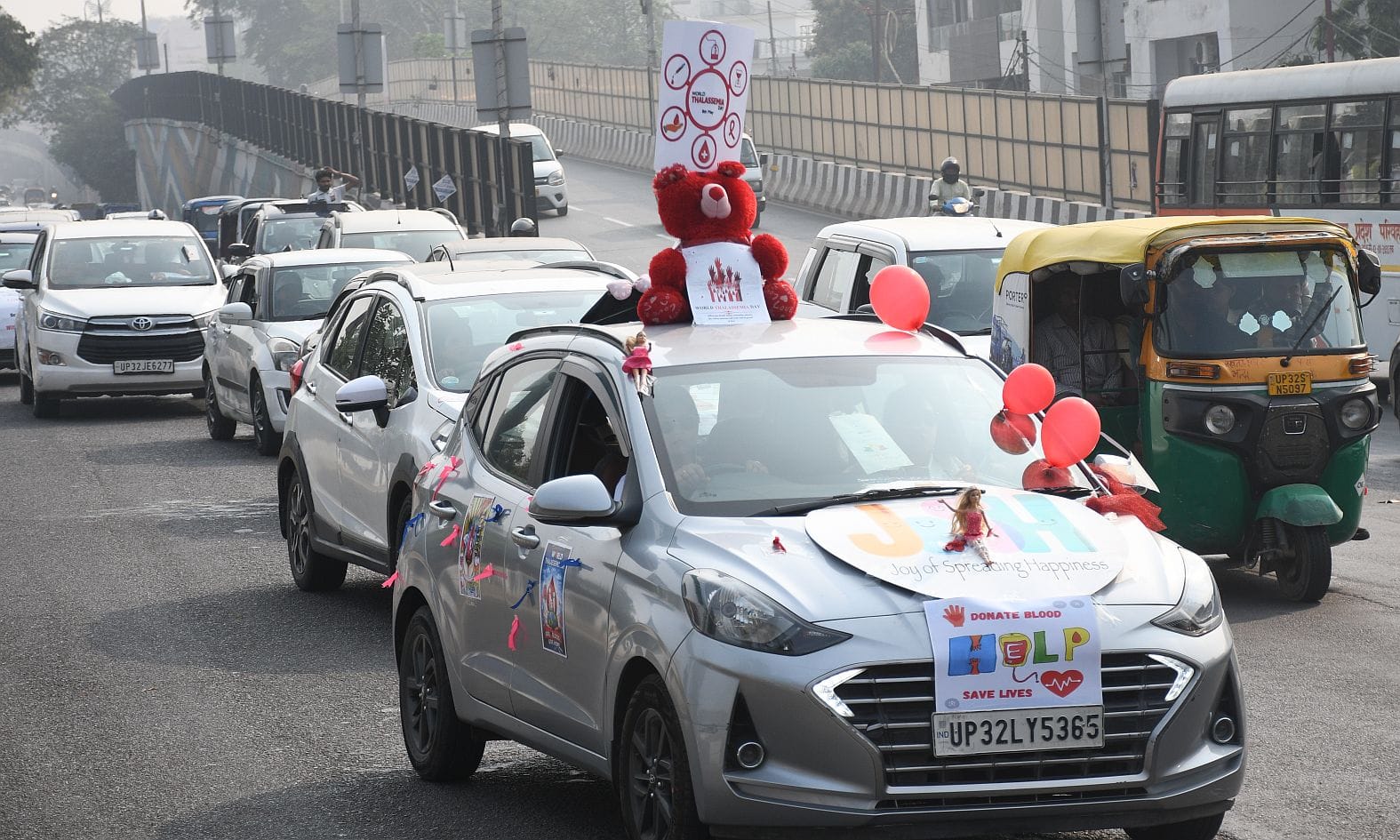 कार रैली के जरिये लोगों को सर्वाइकल कैंसर और थैलीसीमिया के प्रति जागरूक किया गया।