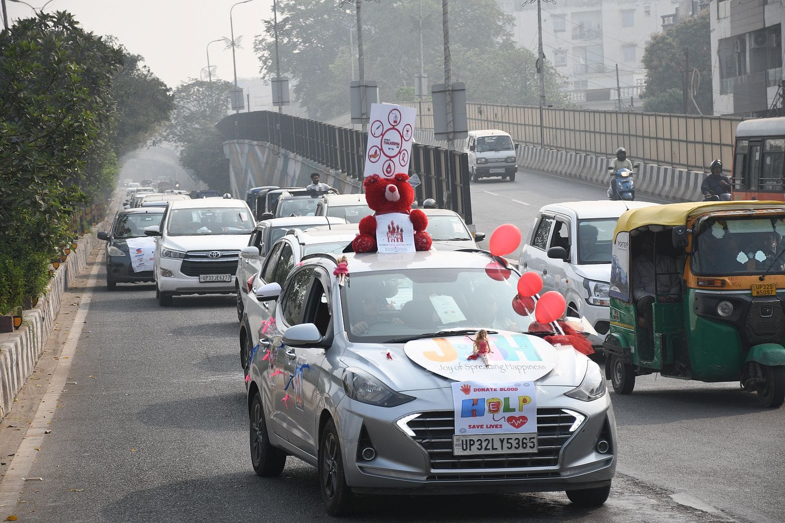 कार रैली के जरिये लोगों को सर्वाइकल कैंसर और थैलीसीमिया के प्रति जागरूक किया गया।