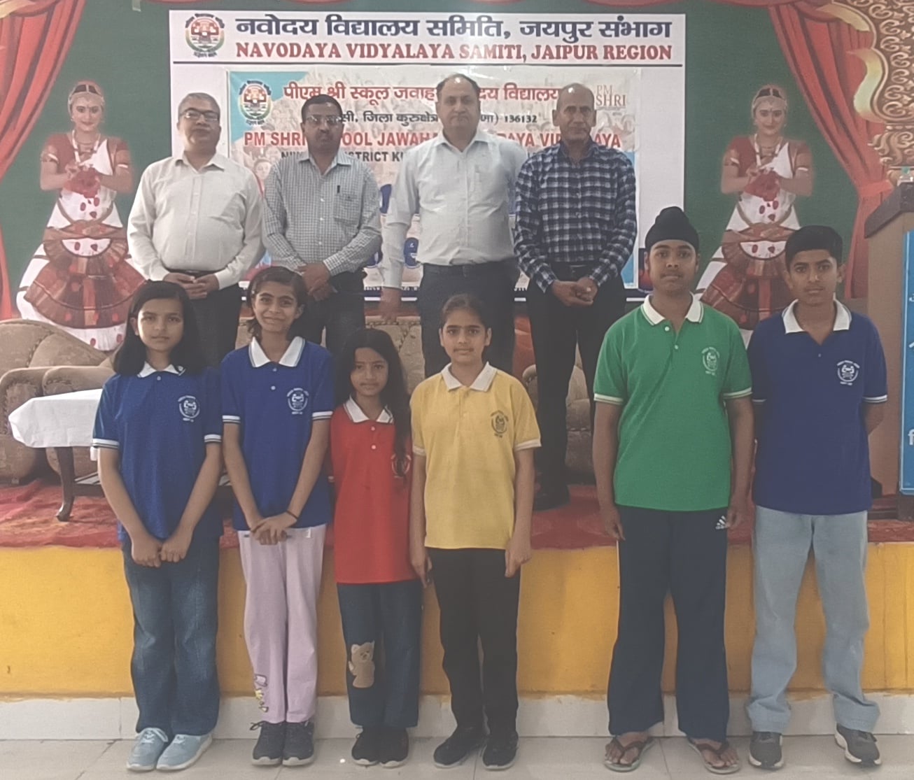 लाडवा। नवोदय विद्यालय में भाषा एवं संचार कौशल विकास कार्यक्रम में शामिल होते विद्यार्थी। संवाद
