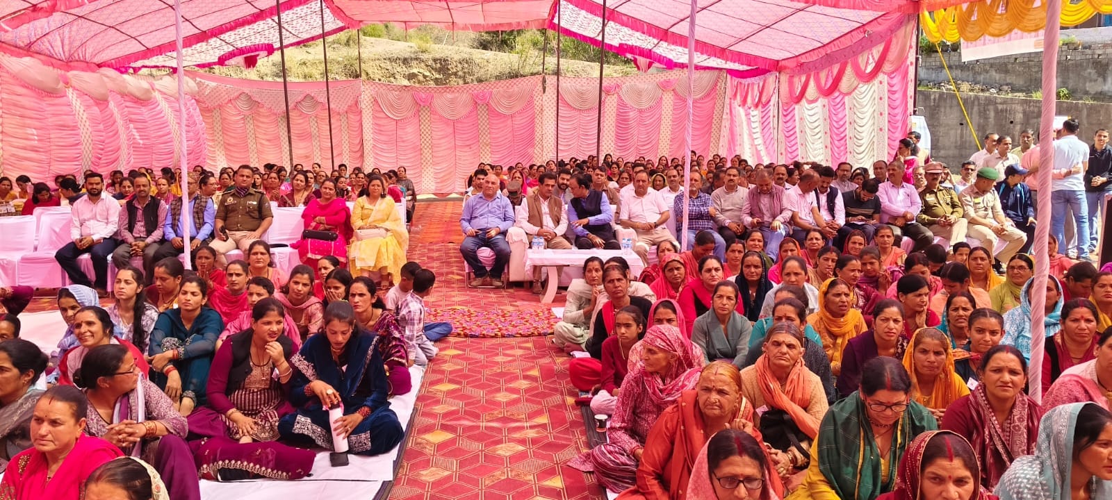 परवाणू में अंतरराष्ट्रीय महिला दिवस पर आयोजित प्रतियोगिता में भाग लेती महिलाएं। संवाद