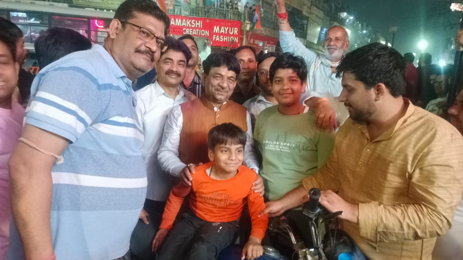 विश्वकप में टीम इंडिया की जीत के बाद खतौलली में खुशी मनाते महिलाएं : संवाद विश्वकप में टीम इंडिया की जीत के बाद खतौलली में खुशी मनाते महिलाएं : संवाद