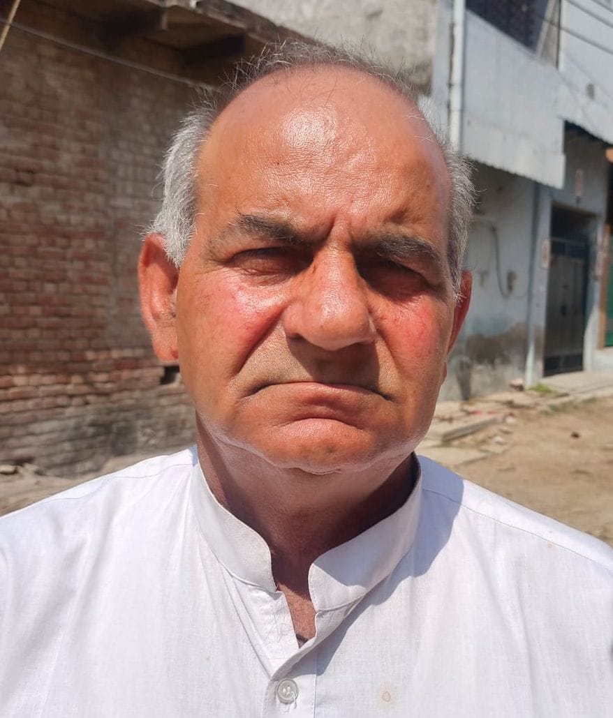 12-विनोद कुमार, डेयरी संचालक ।