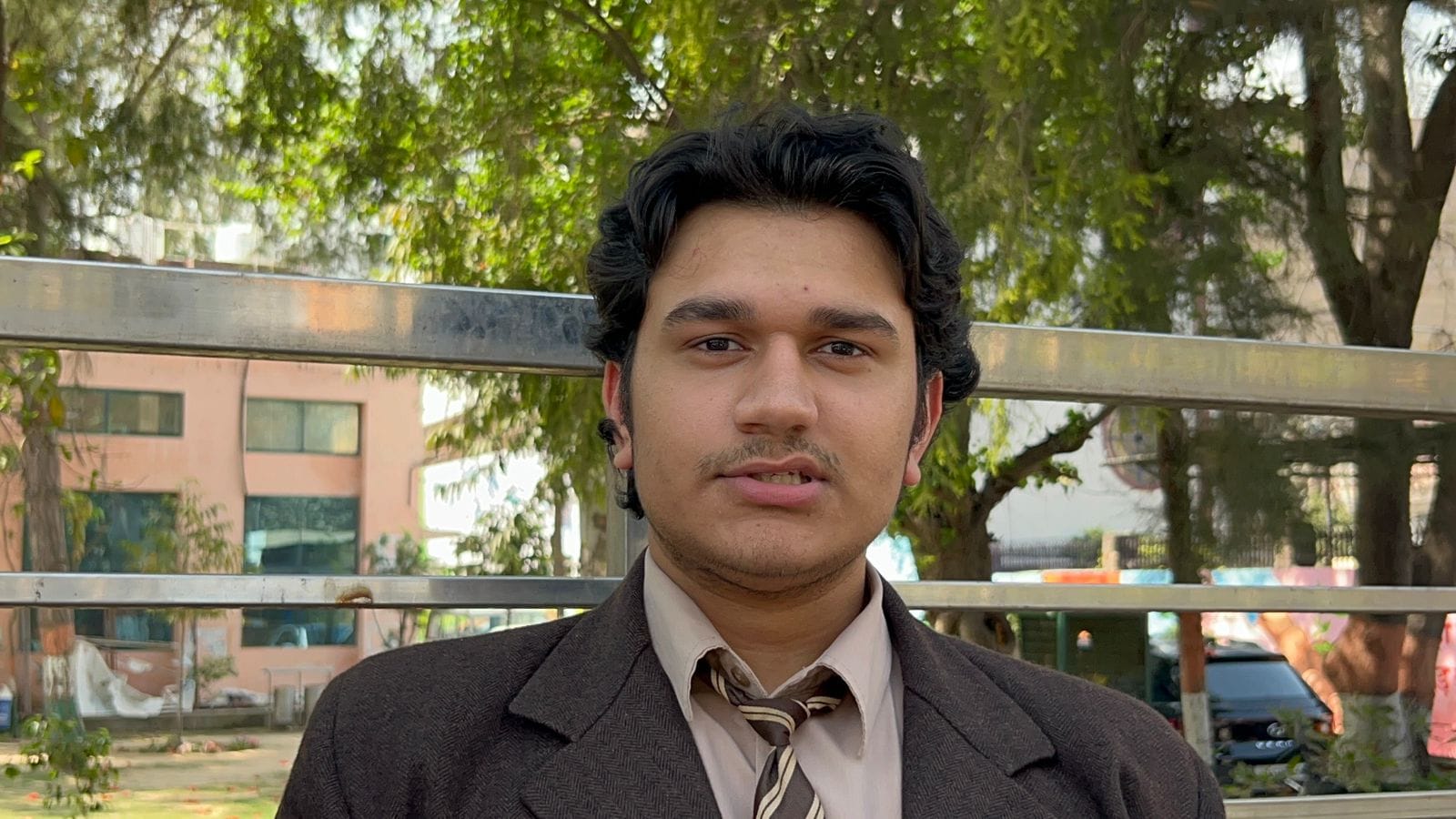 2-रोहतक के आंबेडकर चौक स्थित मॉडल स्कूल से पेपर देकर लौटते विद्यार्थी। संवाद 2-रोहतक के आंबेडकर चौक स्थित मॉडल स्कूल से पेपर देकर लौटते विद्यार्थी। संवाद