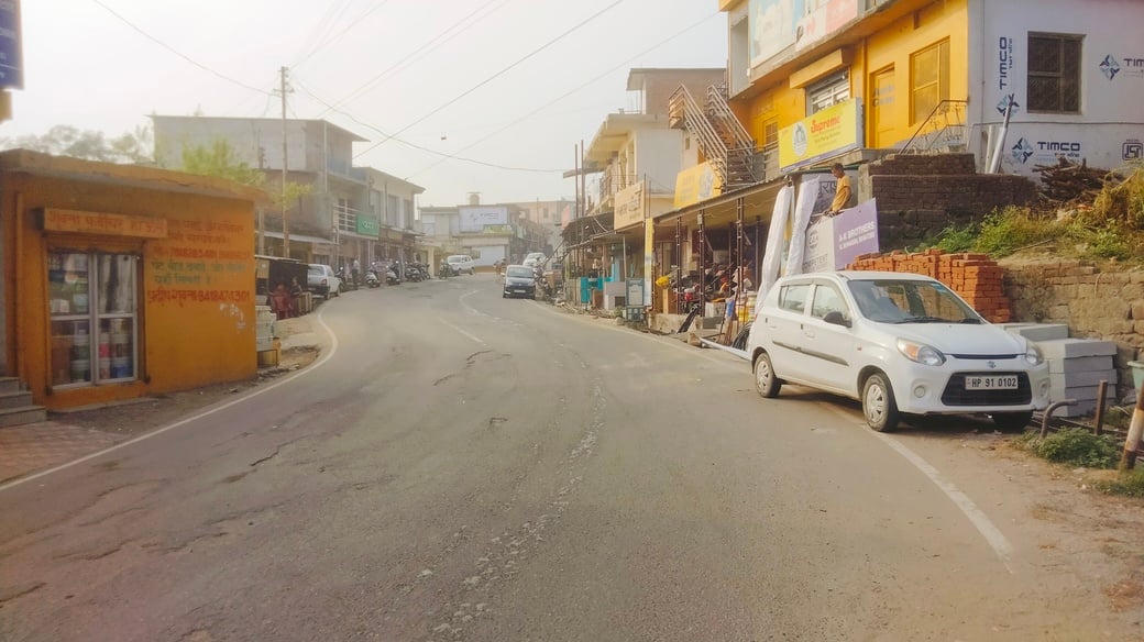 अजय ठाकुर अध्यक्ष व्यापार मंडल स्वारघाट