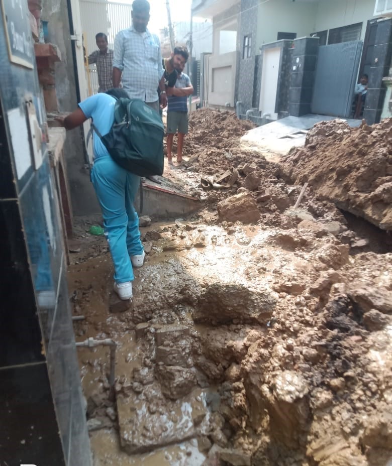 बैंक कालोनी में सड़क पर जमा नाले का पानी। संवाद बैंक कालोनी में सड़क पर जमा नाले का पानी। संवाद