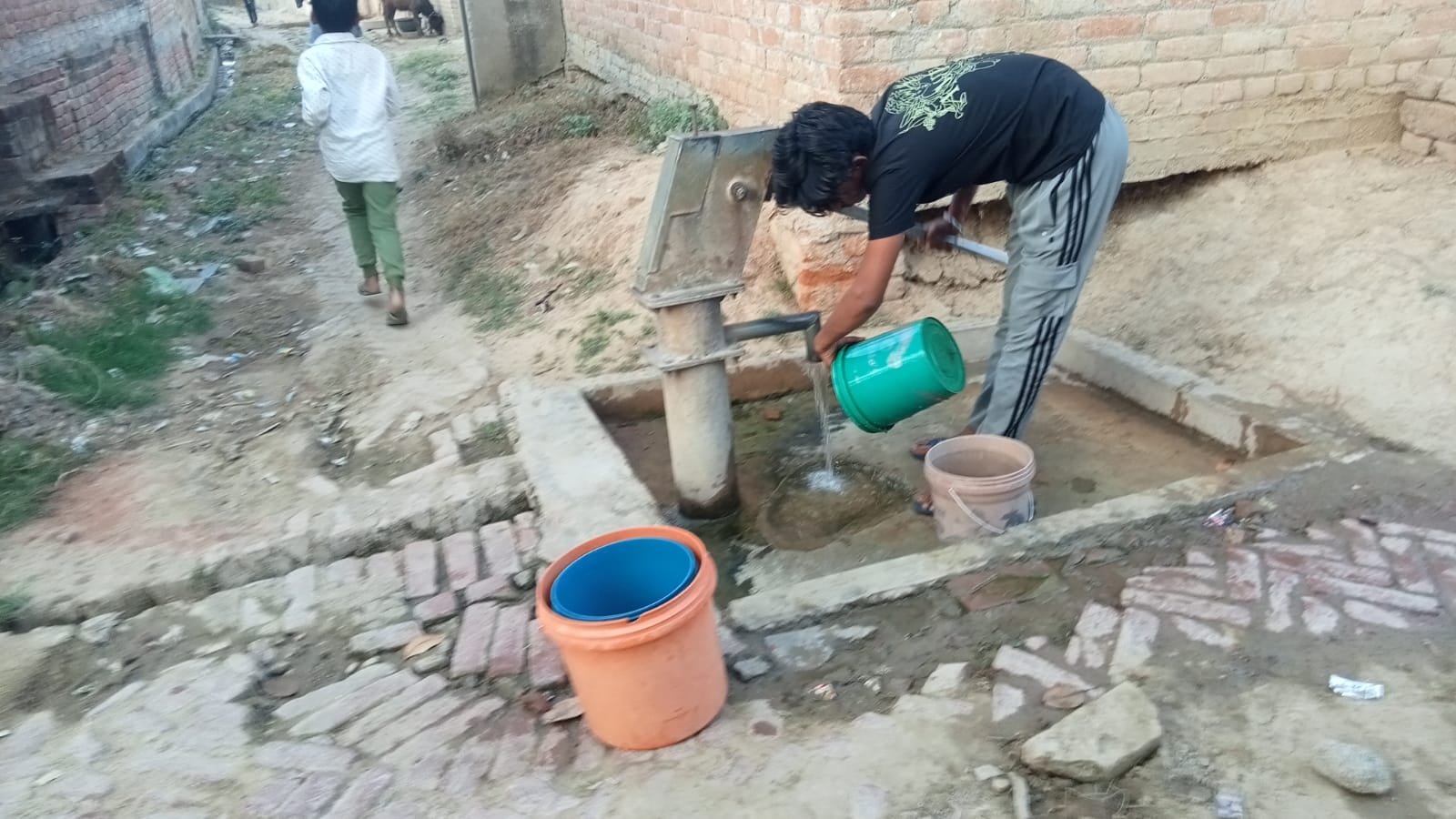 फोटो 09 एचएएमपी 24- पौथिया गांव स्थिति नमामि गंगे से बनी पानी टंकी। संवाद