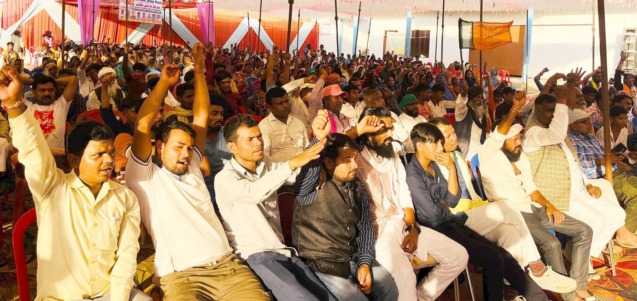 फोटो-27-समाज कल्याण राज्यमंत्री असीम अरुण का स्वागत करते भाजपाई। संवाद फोटो-27-समाज कल्याण राज्यमंत्री असीम अरुण का स्वागत करते भाजपाई। संवाद