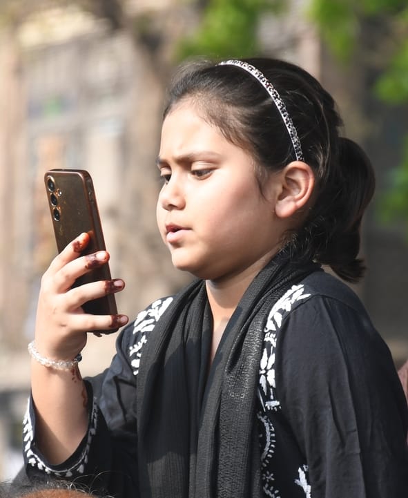 मस्जिदे कूफा से निकला गिलीम के ताबूत का जुलूस