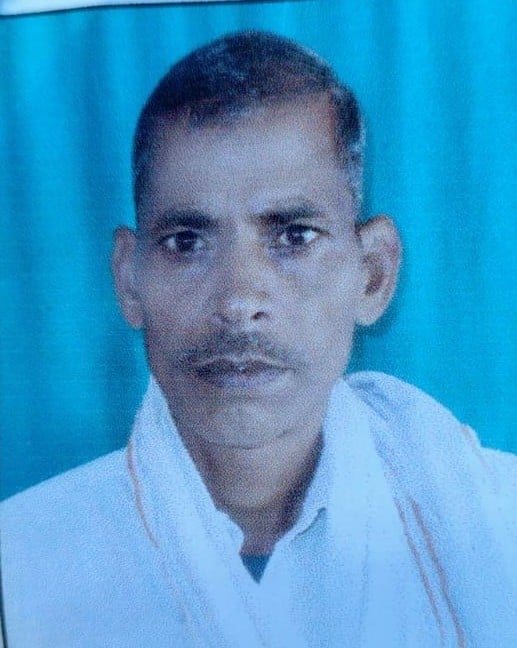 रोते बिलखते मृतक के परिजन। संवाद रोते बिलखते मृतक के परिजन। संवाद