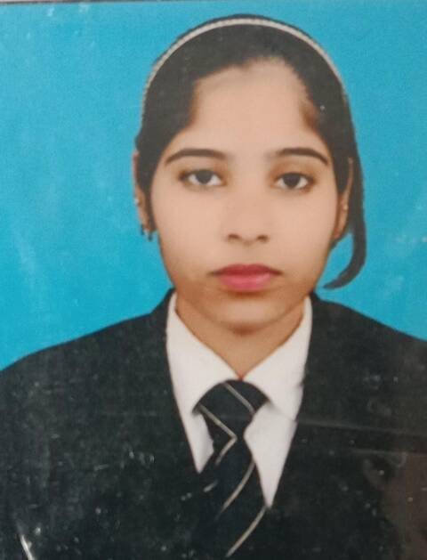 शिव चौक स्थित बाजार में ईद की खरीदारी करती हुईं महिलाएं स्रोत संवाद