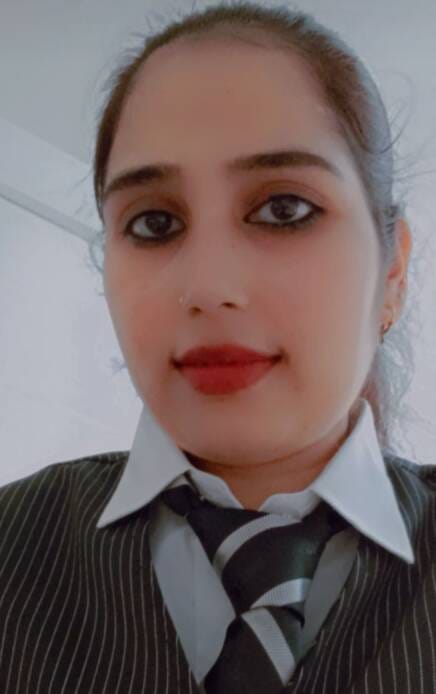 शिव चौक स्थित बाजार में ईद की खरीदारी करती हुईं महिलाएं स्रोत संवाद