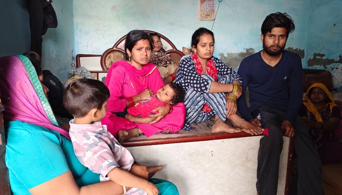 10जेएनडी27: कमलेश।