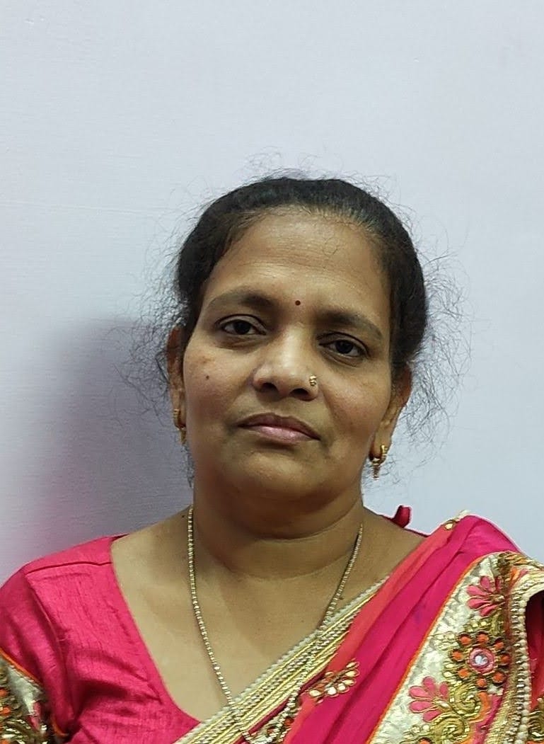 10jjrp03- बेरी गेट स्थित गैस एजेंसी पर लगी उपभोक्ताओं की लाइन। संवाद