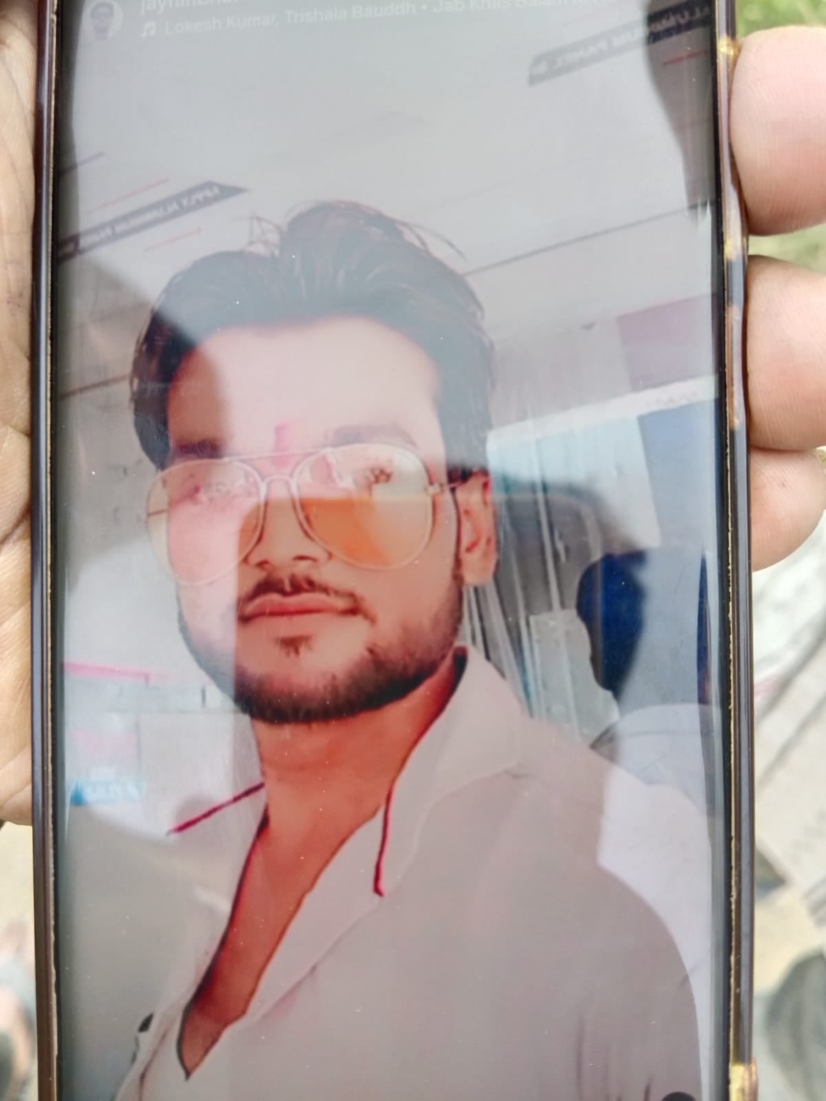 फोटो- 10 उरई–राठ मार्ग पर स्थित नहर पुल, जहां बीच का हिस्सा खुला पड़ा है। संवाद
