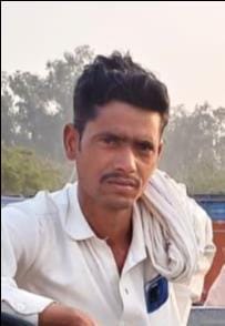 फोटो-25 सातनपुर मंडी में दूसरे दिन भी आलू न बिकने से खड़ी ट्रालियां। संवाद