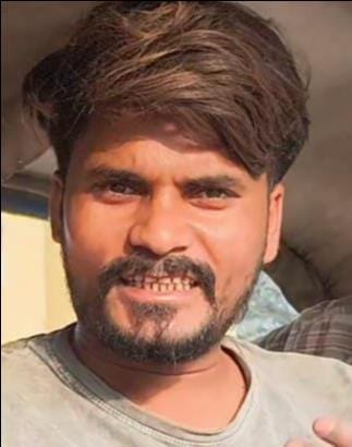 फोटो-25 सातनपुर मंडी में दूसरे दिन भी आलू न बिकने से खड़ी ट्रालियां। संवाद