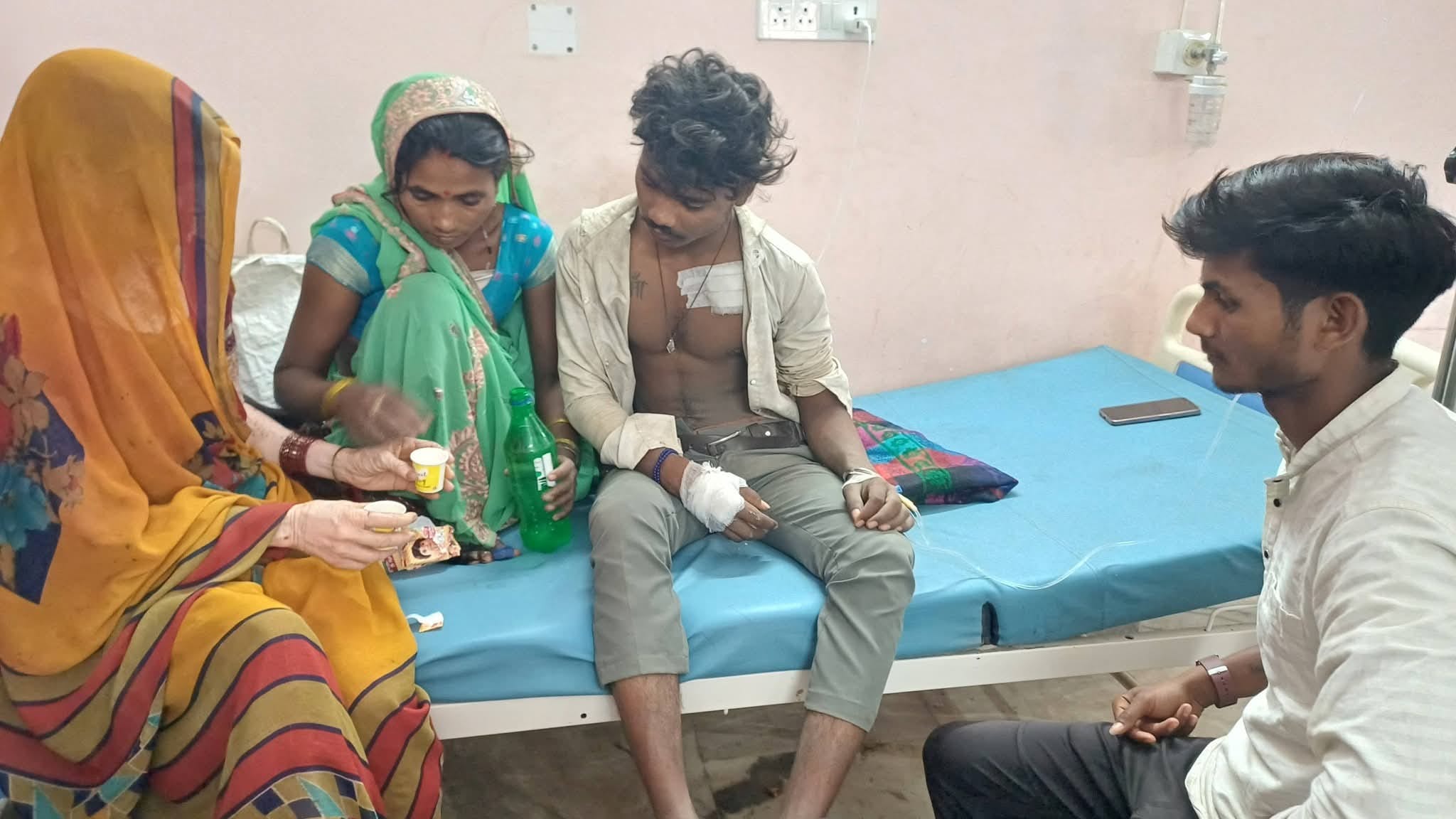 घायल आकाश। संवाद 