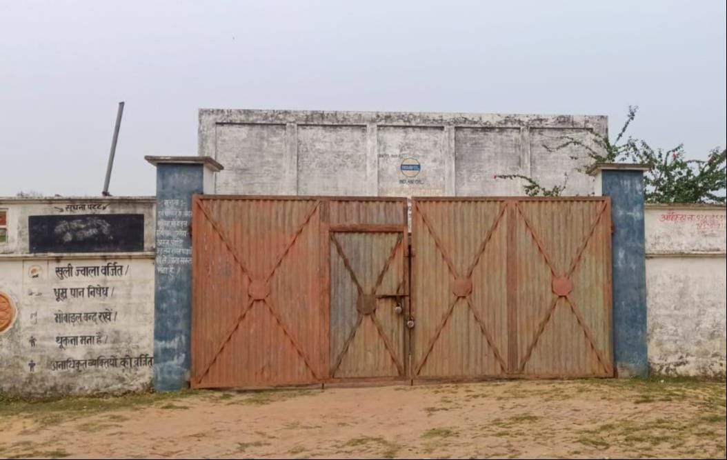  इकौना स्थित गैस एजेंसी में बेहोश पड़ी महिला