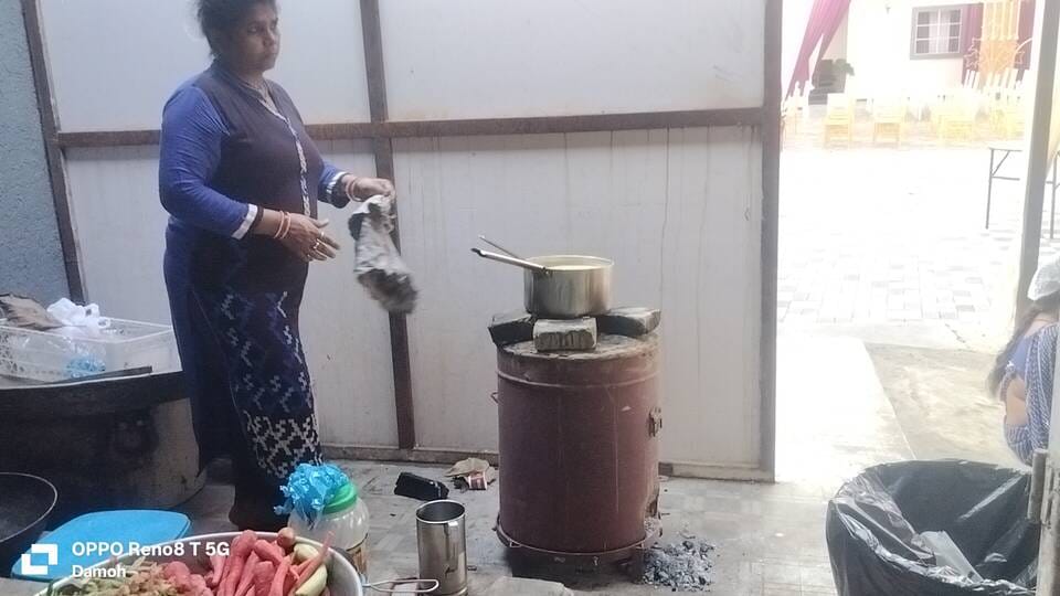 बुकिंग बंद होने से उपभोक्ताओं को घरेलू गैस बनी परेशानी का सबब