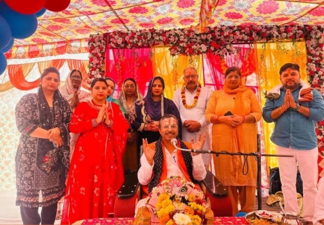 कुरुक्षेत्र। कथा के दौरान श्रद्धालुओं के साथ पंडित अनिल शास्त्री। स्वयं कुरुक्षेत्र। कथा के दौरान श्रद्धालुओं के साथ पंडित अनिल शास्त्री। स्वयं