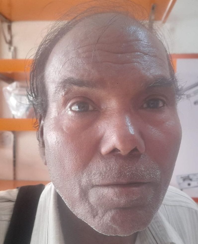 लाल इमली चौराहा स्थित फ्यूल स्टेशन पर पेट्रोल भरवाने के लिए खड़े लोग। संवाद लाल इमली चौराहा स्थित फ्यूल स्टेशन पर पेट्रोल भरवाने के लिए खड़े लोग। संवाद
