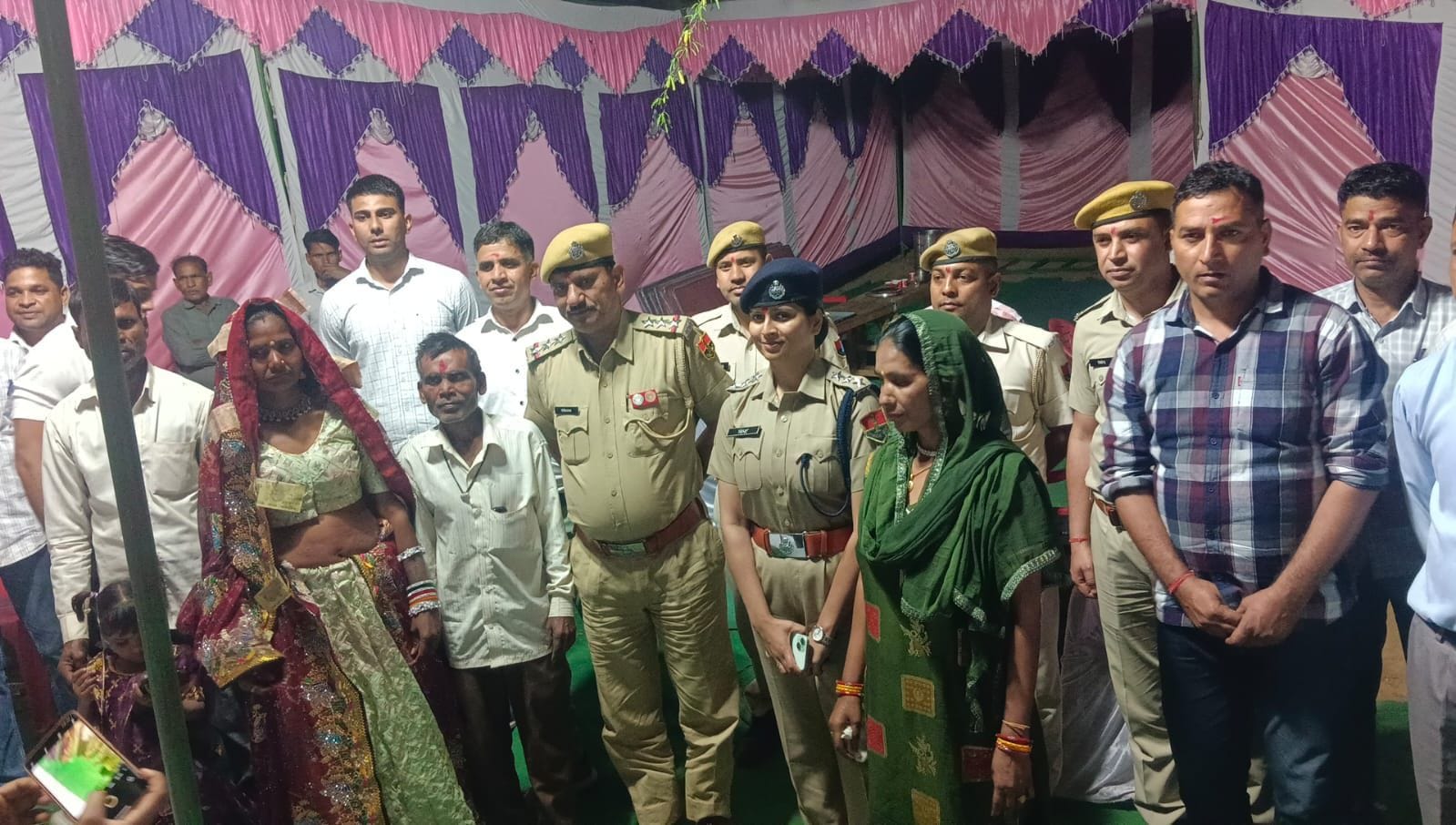 पुलिसकर्मियों ने भाई बनकर निभाया चुनरी का फ़र्ज़