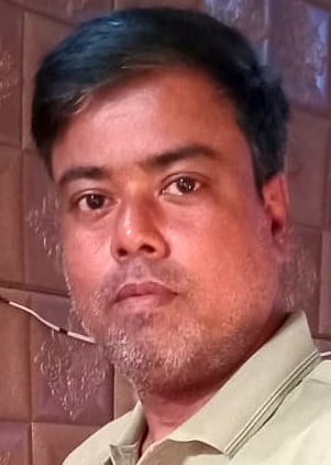 सदर बाजार चौराहा पर लगे होर्डिंग। संवाद