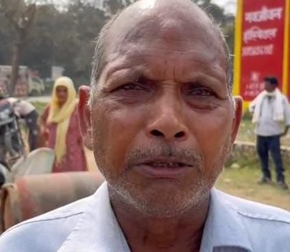 शहर के एलपीजी गैस सिलेंडर के गोदाम पर खाली सिलेंडर ले पहुंचे उपभोक्ता। संवाद शहर के एलपीजी गैस सिलेंडर के गोदाम पर खाली सिलेंडर ले पहुंचे उपभोक्ता। संवाद