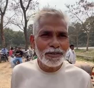 शहर के एलपीजी गैस सिलेंडर के गोदाम पर खाली सिलेंडर ले पहुंचे उपभोक्ता। संवाद शहर के एलपीजी गैस सिलेंडर के गोदाम पर खाली सिलेंडर ले पहुंचे उपभोक्ता। संवाद