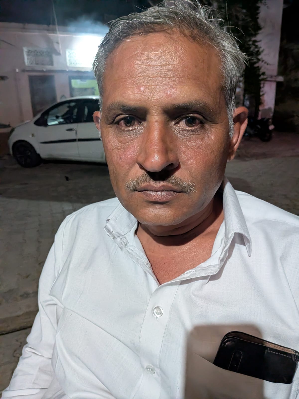 39-गांव सिंहपुरा का जलघर दिखता ग्रामीण जगबीर। संवाद