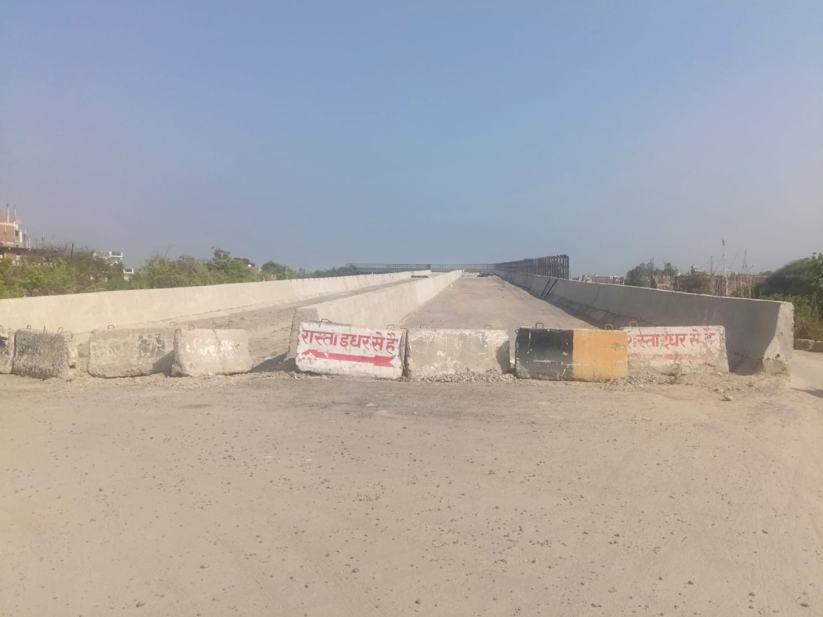 फोटो-1- शुक्लागंज के पास स्थित ट्रांसगंगा सिटी के सामने यहीं से बनेगा नया गंगा पुल। संवाद