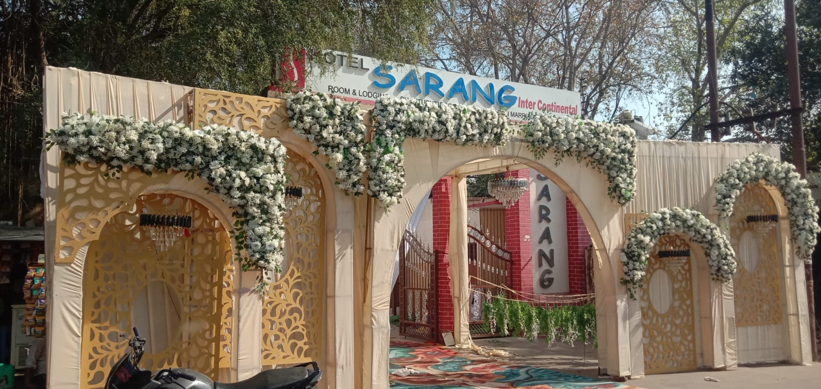 फोटो- 10 गैस को लगी लाइन। संवाद