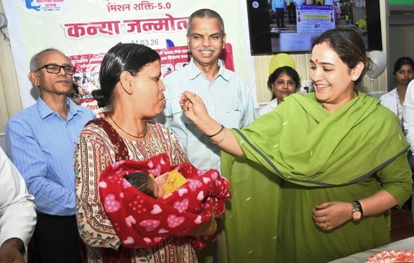 लोकबंधु अस्पताल में कन्या जन्मोत्सव