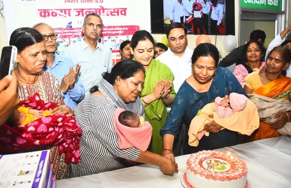लोकबंधु अस्पताल में कन्या जन्मोत्सव