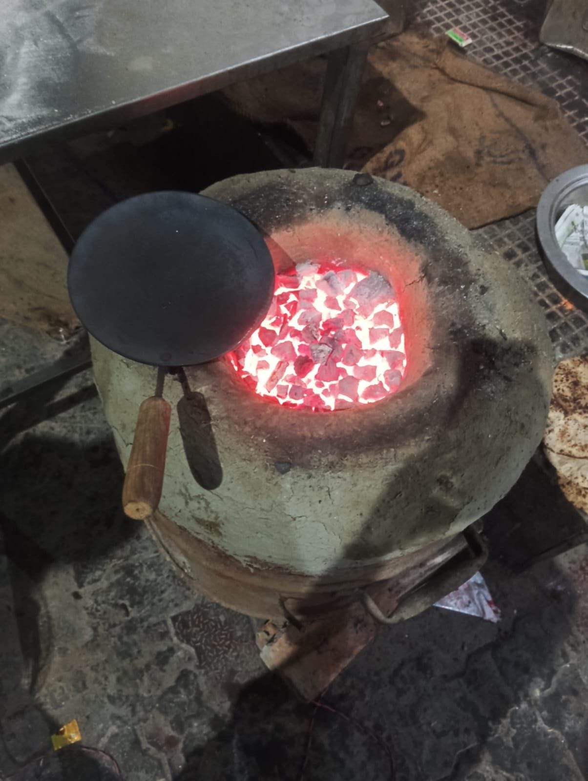 लखनऊ विवि में जलती भट्ठी।