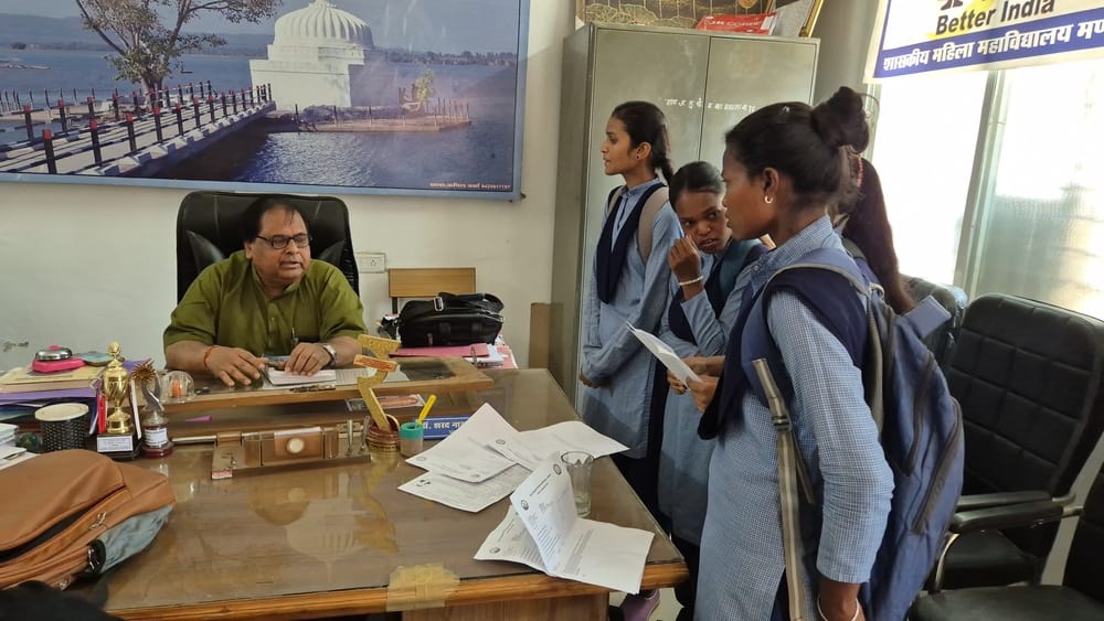 मंडला के शासकीय महिला महाविद्यालय में सप्लीमेंट्री रिजल्ट पर हंगामा, इतिहास विषय में छात्राओं क