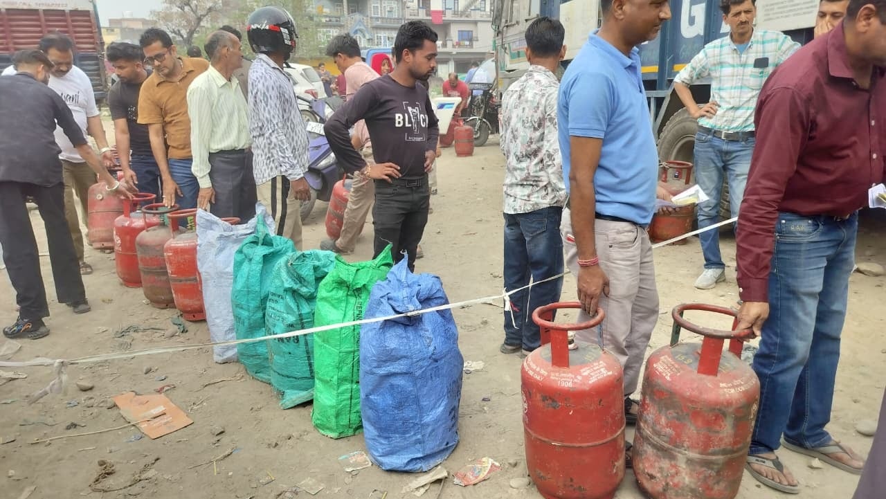 मंजूर अहमद, उपभोक्ता मंजूर अहमद, उपभोक्ता