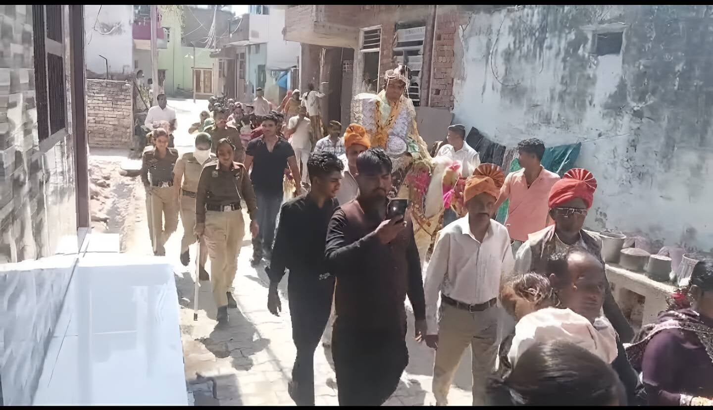 मौके पर तैनात पुलिस टीम। संवाद मौके पर तैनात पुलिस टीम। संवाद