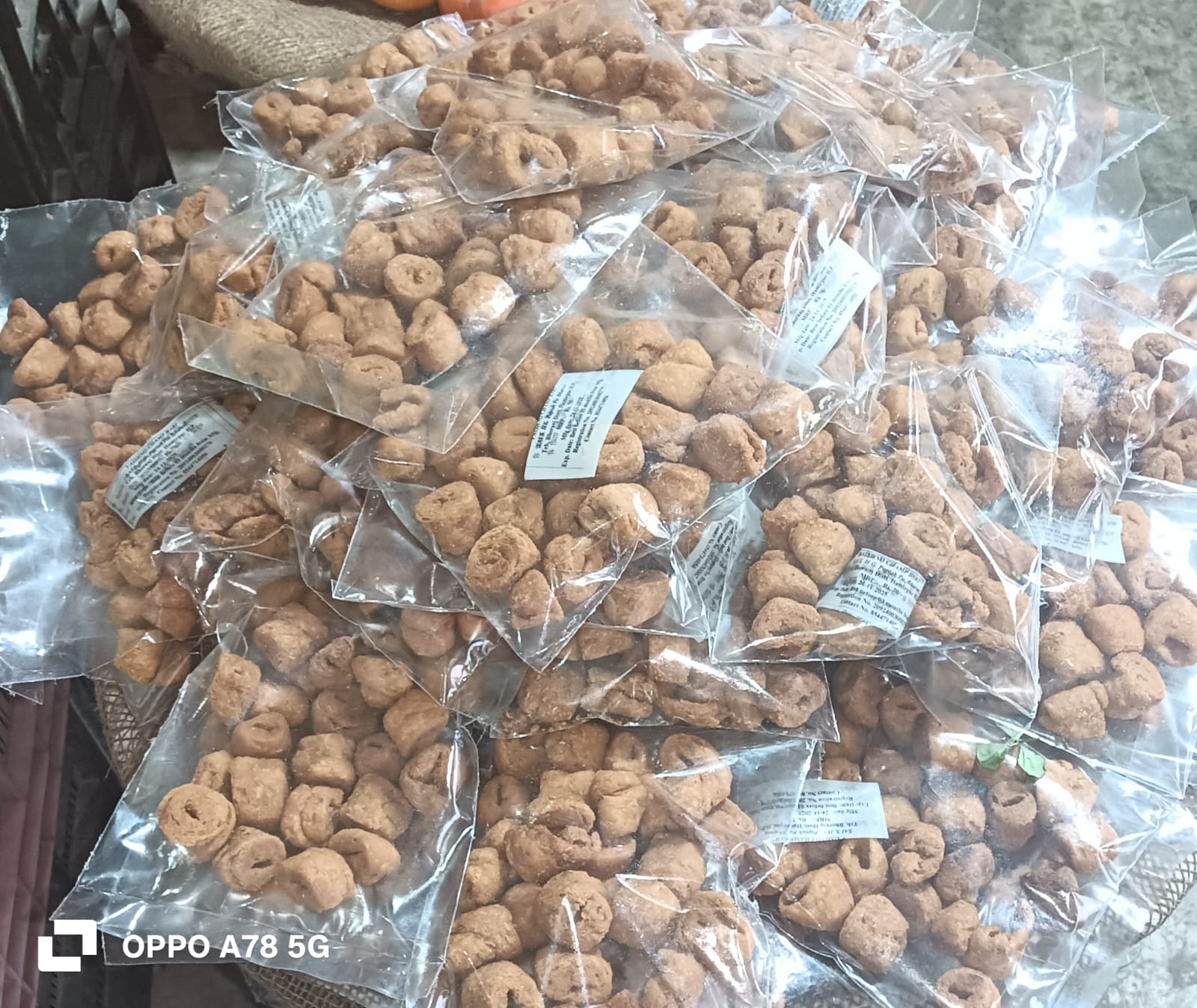 पपलाह की अनीता। संवाद