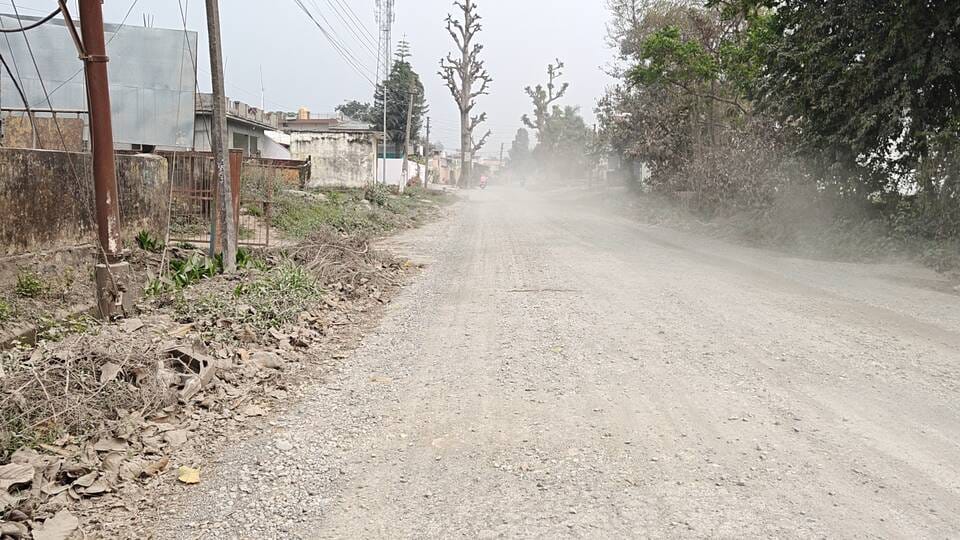 पांवटा साहिब के ग्रामीण इलाकों की बदहाल सड़क। संवाद