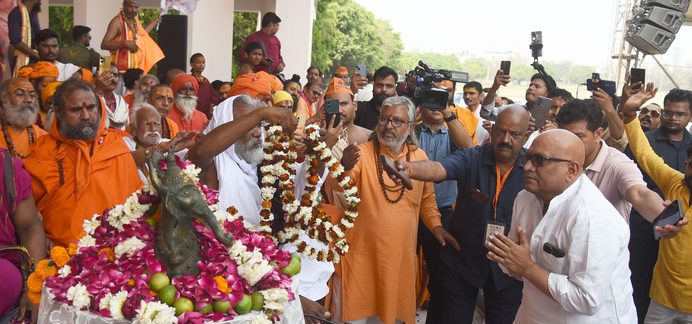 राजधानी के कांशीराम स्मृति सांस्कृतिक स्थल में हुआ कार्यक्रम। राजधानी के कांशीराम स्मृति सांस्कृतिक स्थल में हुआ कार्यक्रम।