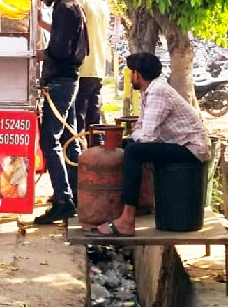 सिद्धार्थ रस्तोगी, होटल संचालक सिद्धार्थ रस्तोगी, होटल संचालक