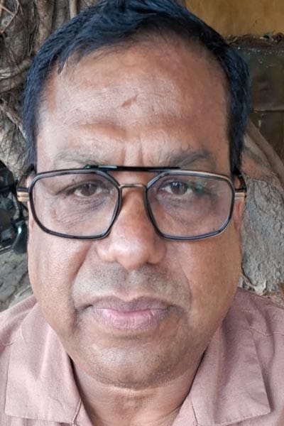 उझानी में ईंट- भट्ठे पर पड़ा कोयला। संवाद उझानी में ईंट- भट्ठे पर पड़ा कोयला। संवाद