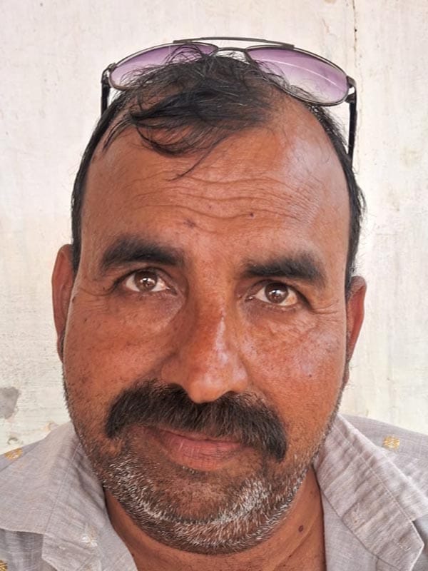 उझानी में ईंट- भट्ठे पर पड़ा कोयला। संवाद उझानी में ईंट- भट्ठे पर पड़ा कोयला। संवाद