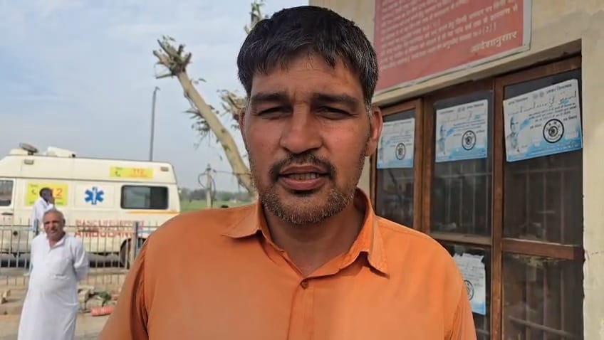 12jjrp10- झज्जर। मौके पर मौजूद परिजन व अन्य। संवाद