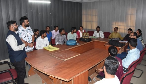 आईटीआई में लगे दिव्यांगजनों के लिए विशेष रोजगार मेले में मौजूद अभ्यर्थी। -संवाद
